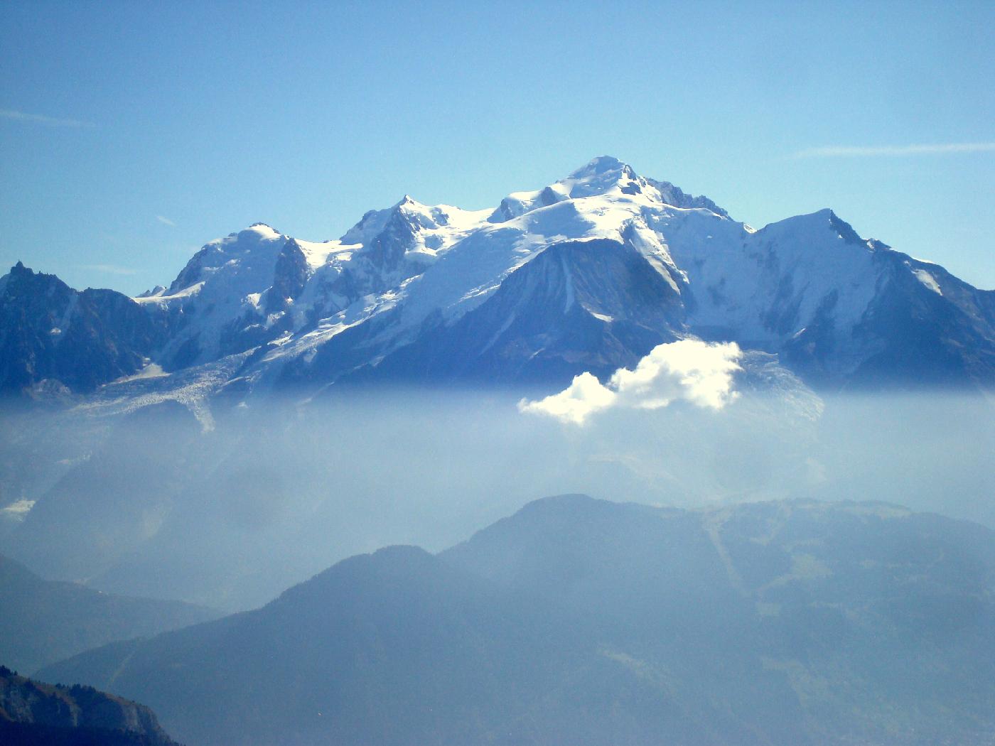DSC02934.jpg - Le Mont-Blanc au-dessus de la brume