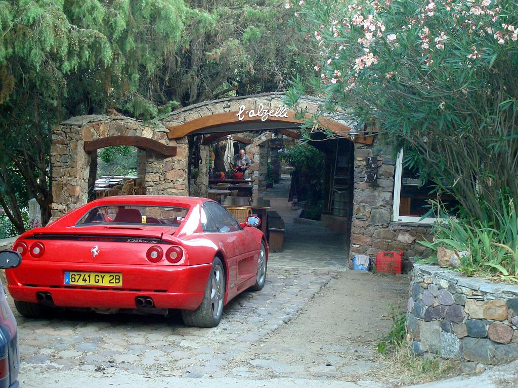 dsc02203.jpg - La Ferrari du patron du gte dtape de Tuvarelli