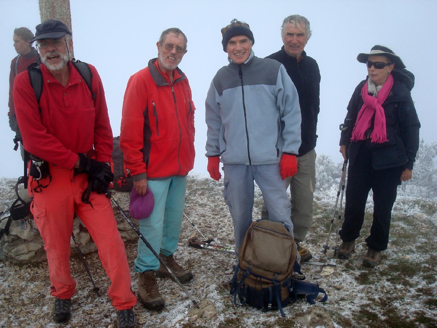 DSC02974.jpg - Jean-Claude, Henry, Louis, Robert et Anne  la Croix du Mont Granier