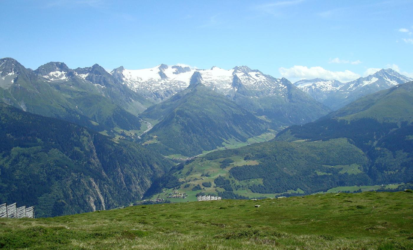 DSC02534.jpg - Les sommets au sud du Val Surselva, avec le Glatscher da Medel et le Piz Medel