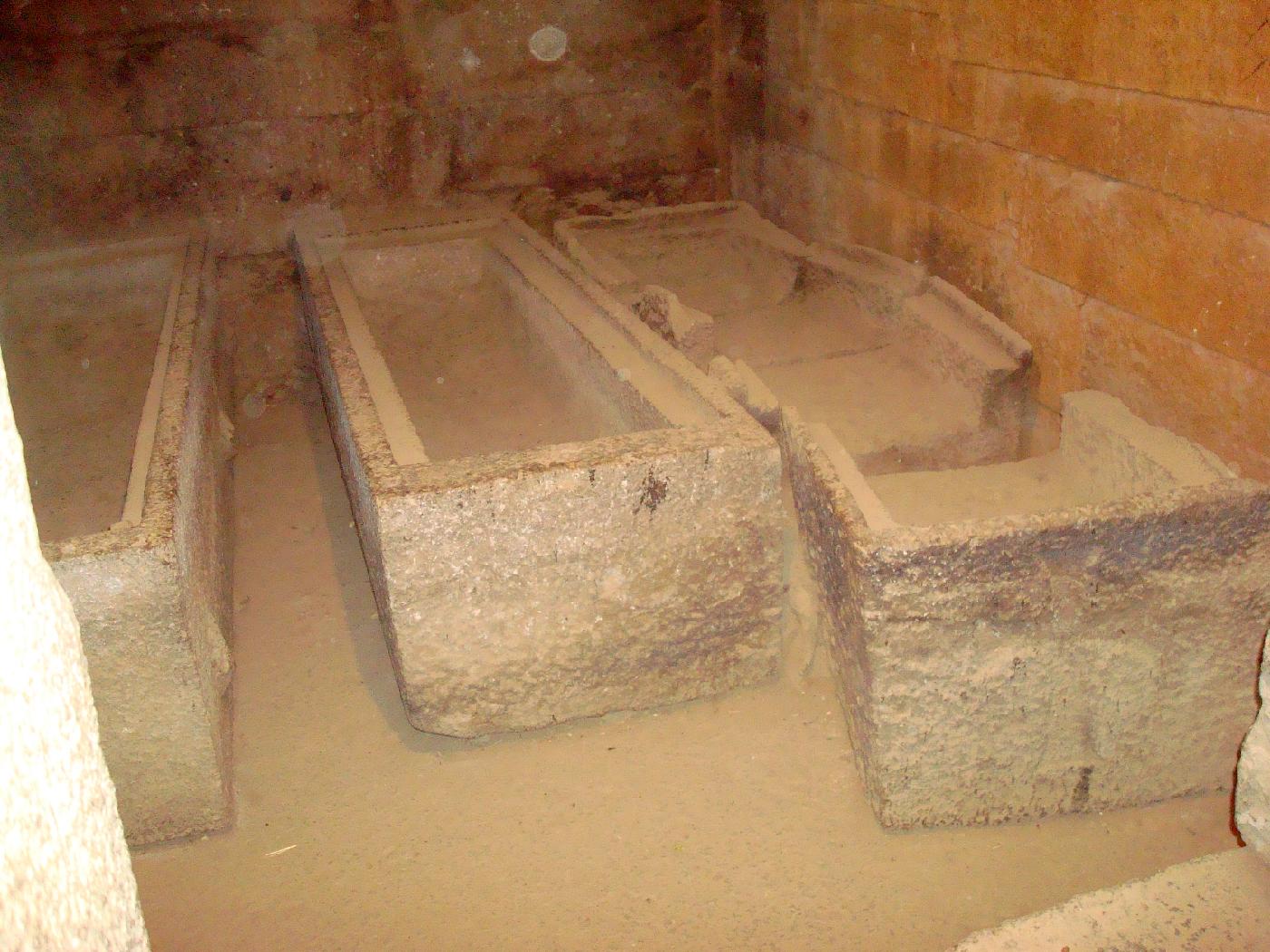 DSC031900.jpg - Sarcophages des tombes des rois Khaleb et Gebr Maskal