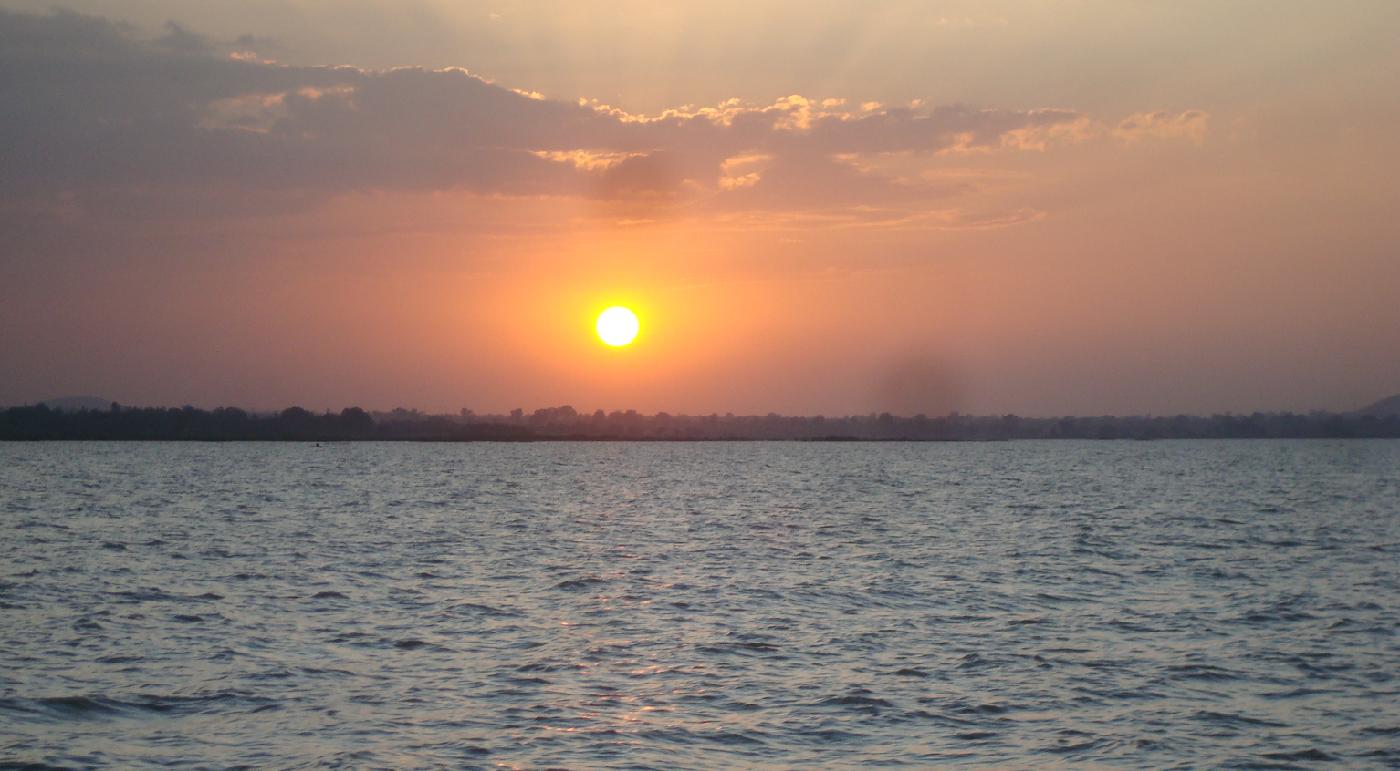 DSC034210.jpg - Coucher de soleil sur le Lac Tana