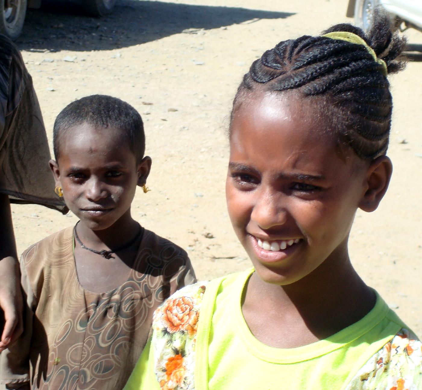 DSC030600.jpg - Jeunes fillettes du village de Hayki-Mesahal