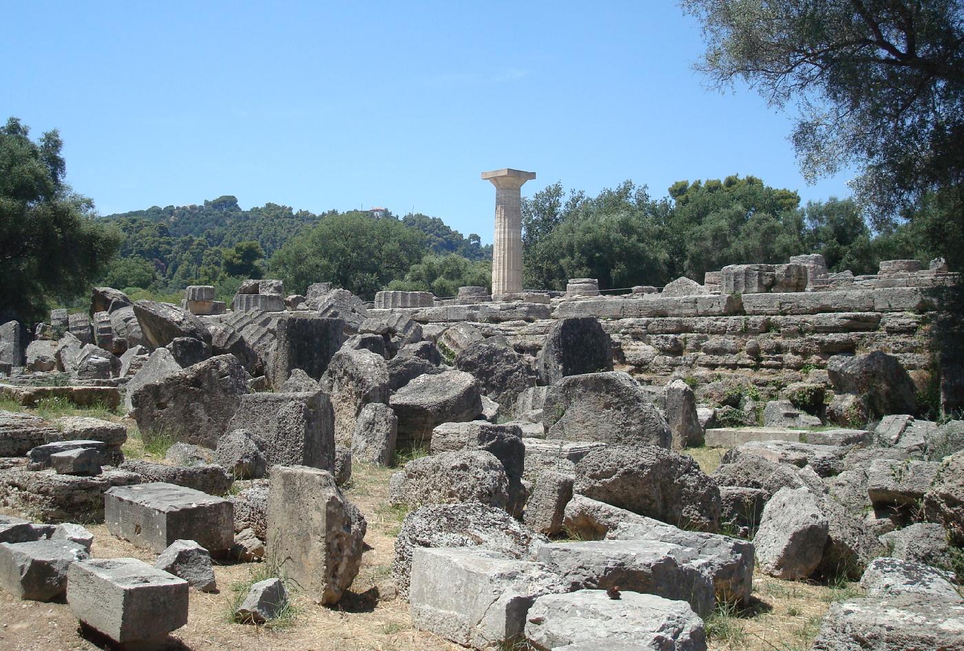 dsc023860.jpg - Temple de Zeus, qui abritait la statue chryslphantine de Zeus, lune des sept merveilles du monde