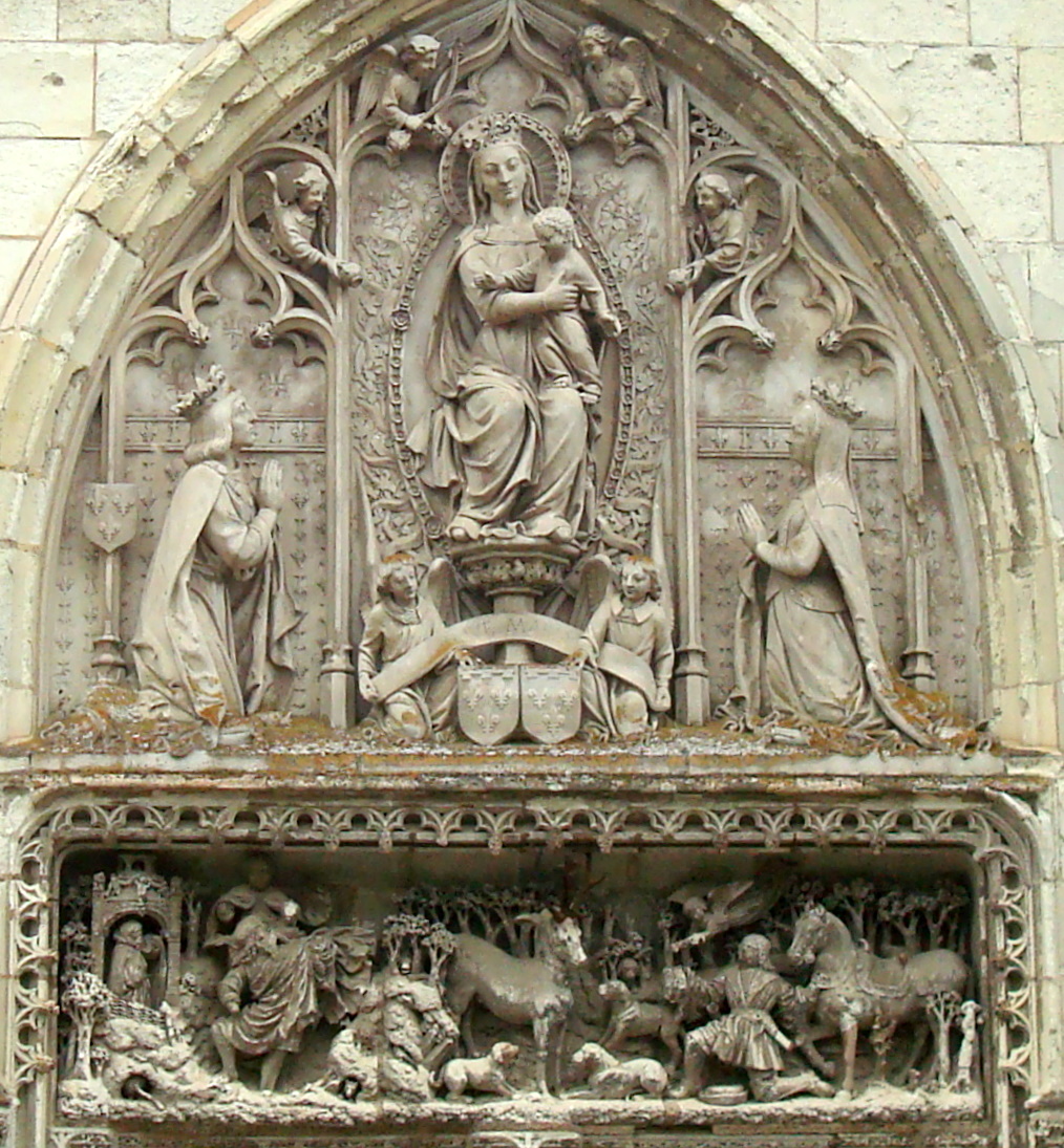 dsc020184.jpg - Linteau de la chapelle Saint-Hubert: scne de chasse; tympan: Charles VIII et Anne de Bretagne