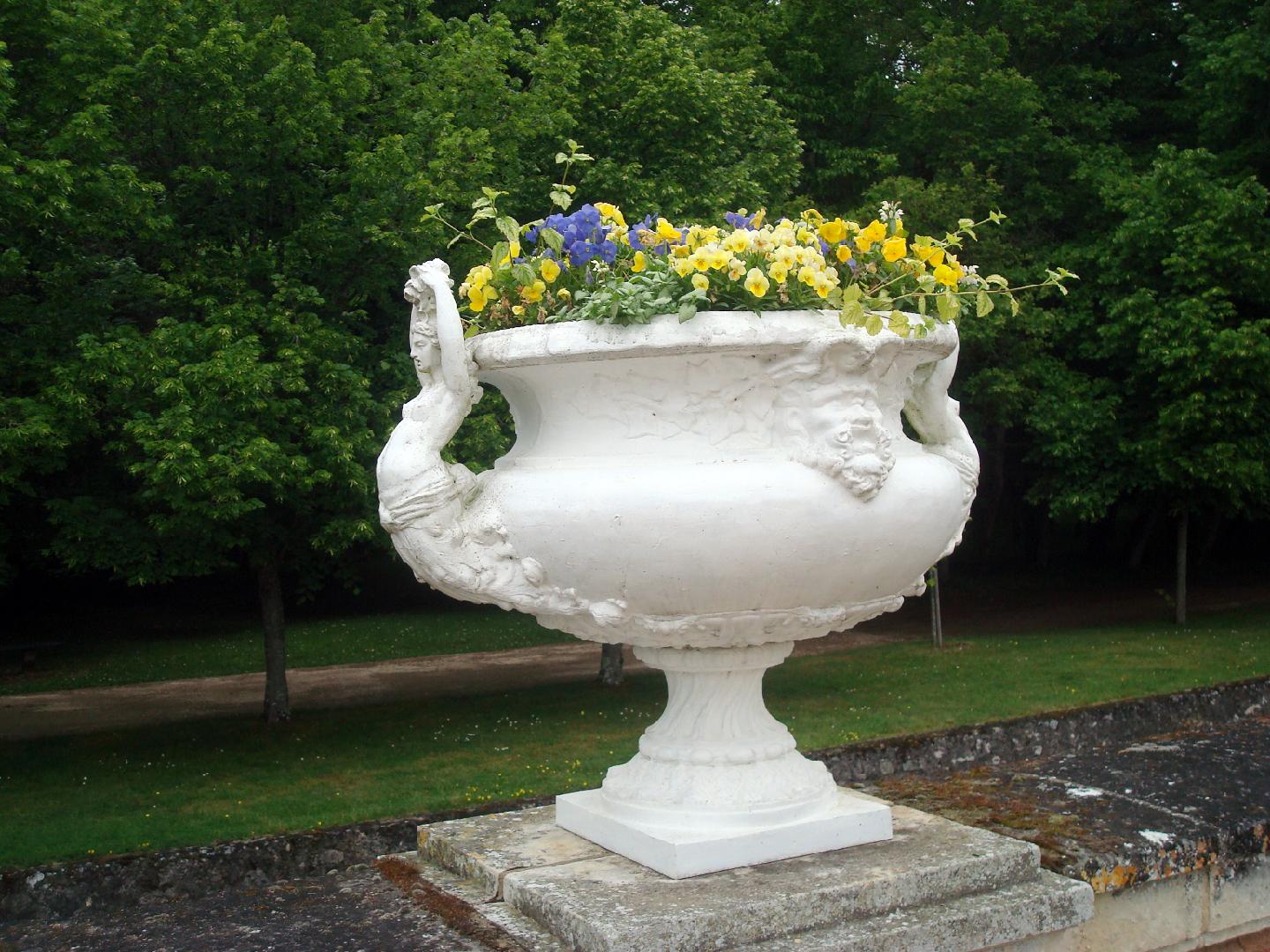 dsc020280.jpg - Vase dans le jardin de Catherine de Mdicis