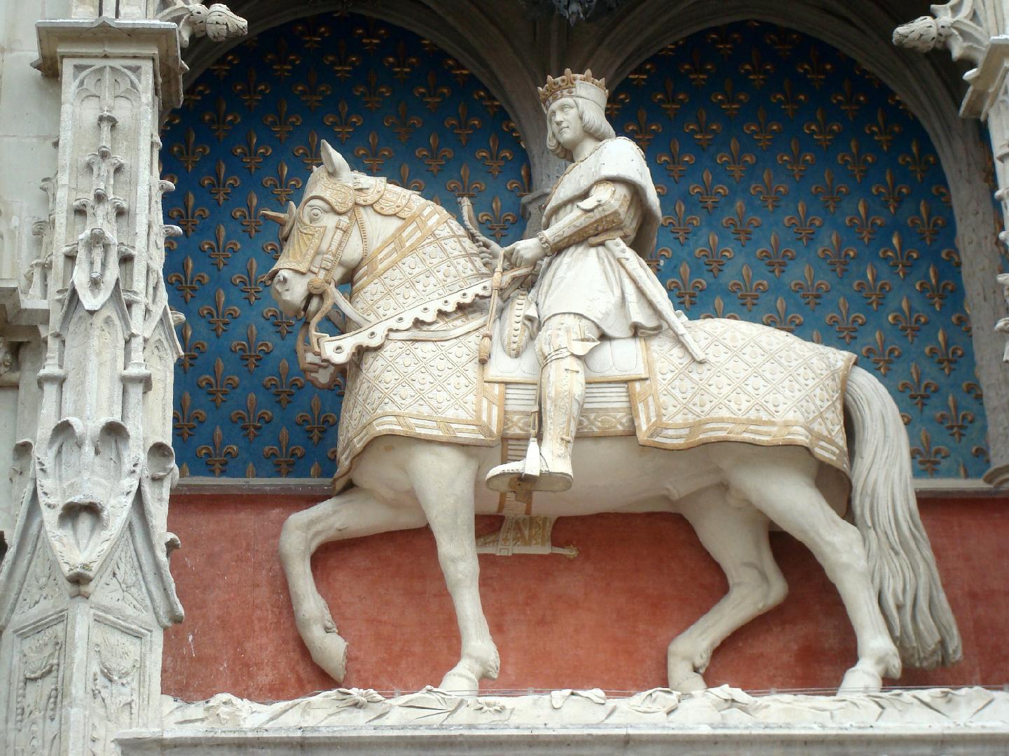 dsc020520.jpg - Statue questre de Louis XII, au-dessus de lentre du chteau